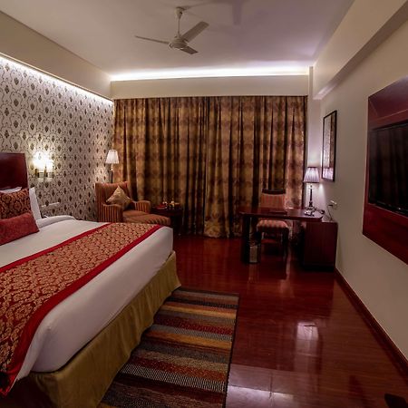 Ramada By Wyndham Jaipur Jaisinghpura Hotell Exteriör bild