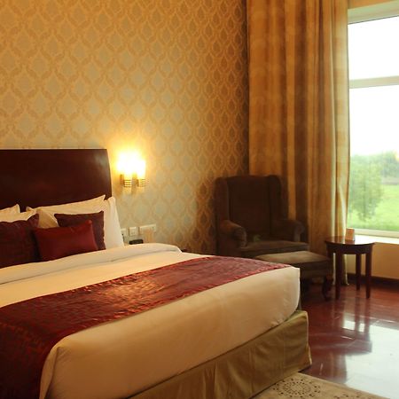 Ramada By Wyndham Jaipur Jaisinghpura Hotell Exteriör bild