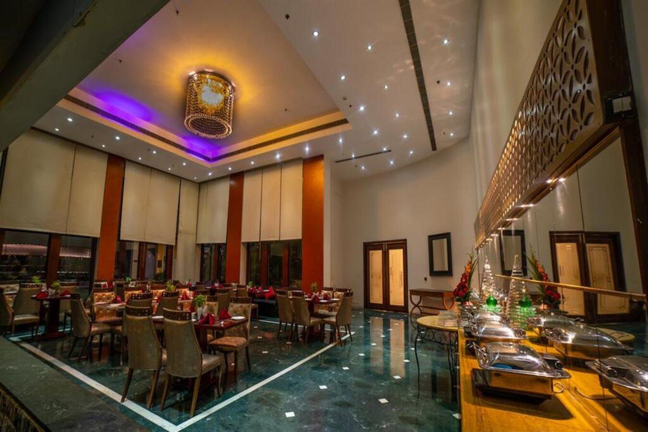 Ramada By Wyndham Jaipur Jaisinghpura Hotell Exteriör bild