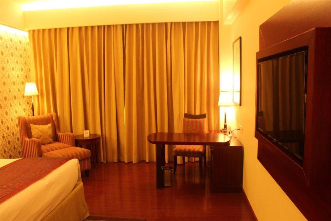 Ramada By Wyndham Jaipur Jaisinghpura Hotell Exteriör bild