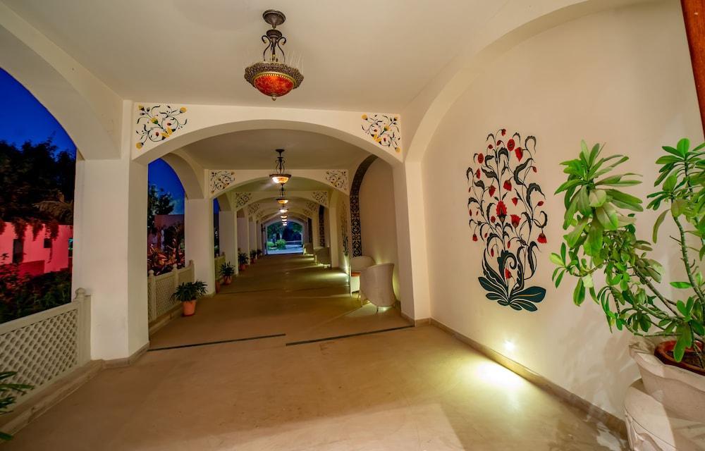 Ramada By Wyndham Jaipur Jaisinghpura Hotell Exteriör bild