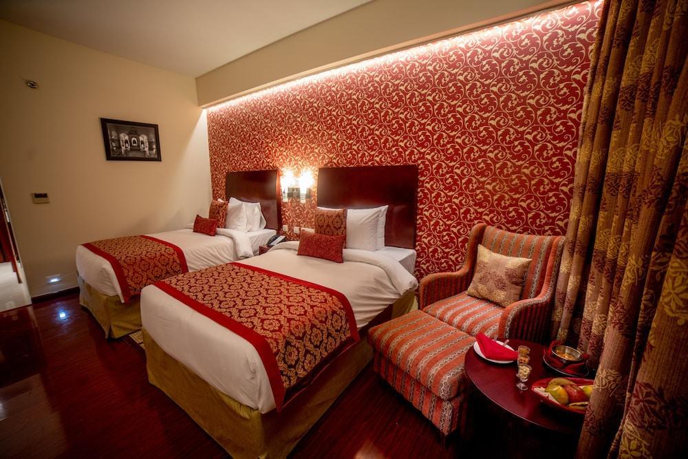 Ramada By Wyndham Jaipur Jaisinghpura Hotell Exteriör bild