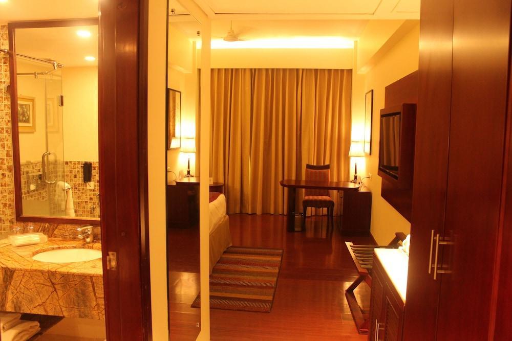 Ramada By Wyndham Jaipur Jaisinghpura Hotell Exteriör bild