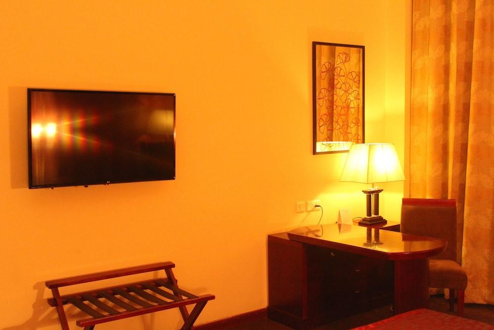 Ramada By Wyndham Jaipur Jaisinghpura Hotell Exteriör bild