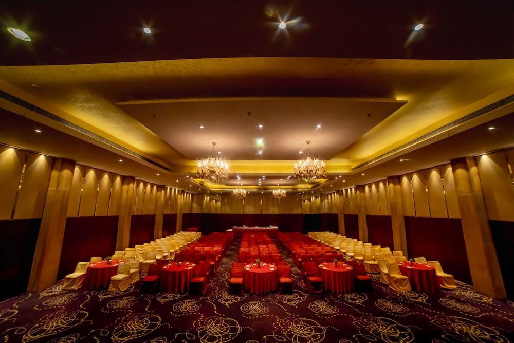 Ramada By Wyndham Jaipur Jaisinghpura Hotell Exteriör bild