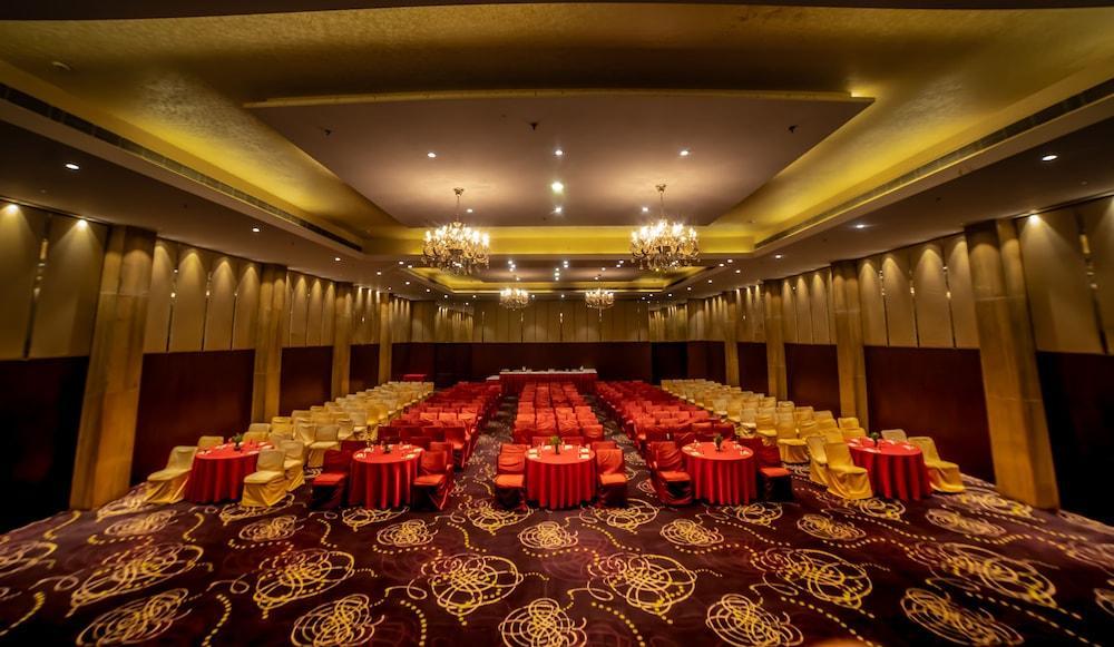 Ramada By Wyndham Jaipur Jaisinghpura Hotell Exteriör bild