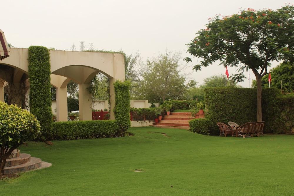 Ramada By Wyndham Jaipur Jaisinghpura Hotell Exteriör bild