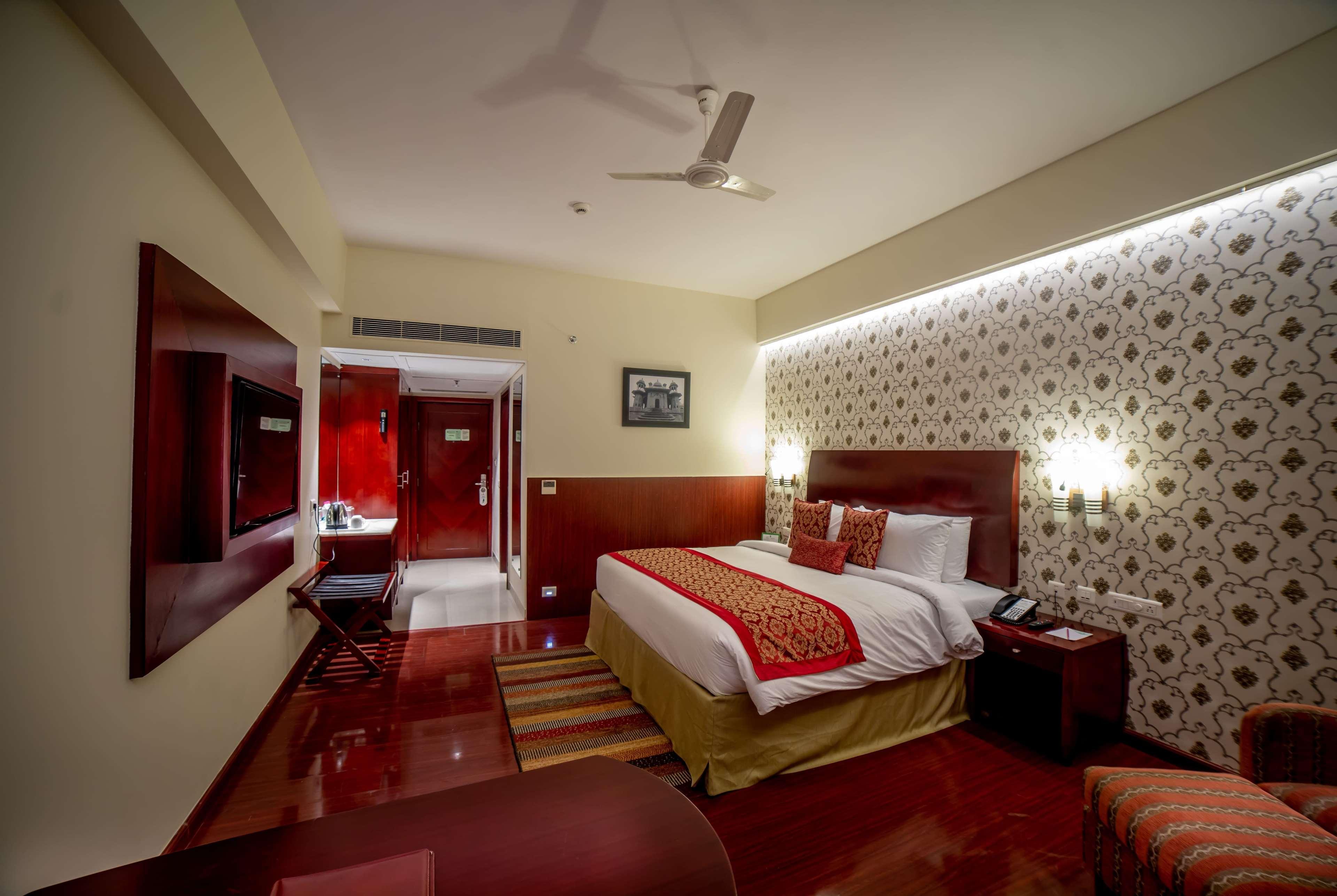 Ramada By Wyndham Jaipur Jaisinghpura Hotell Exteriör bild