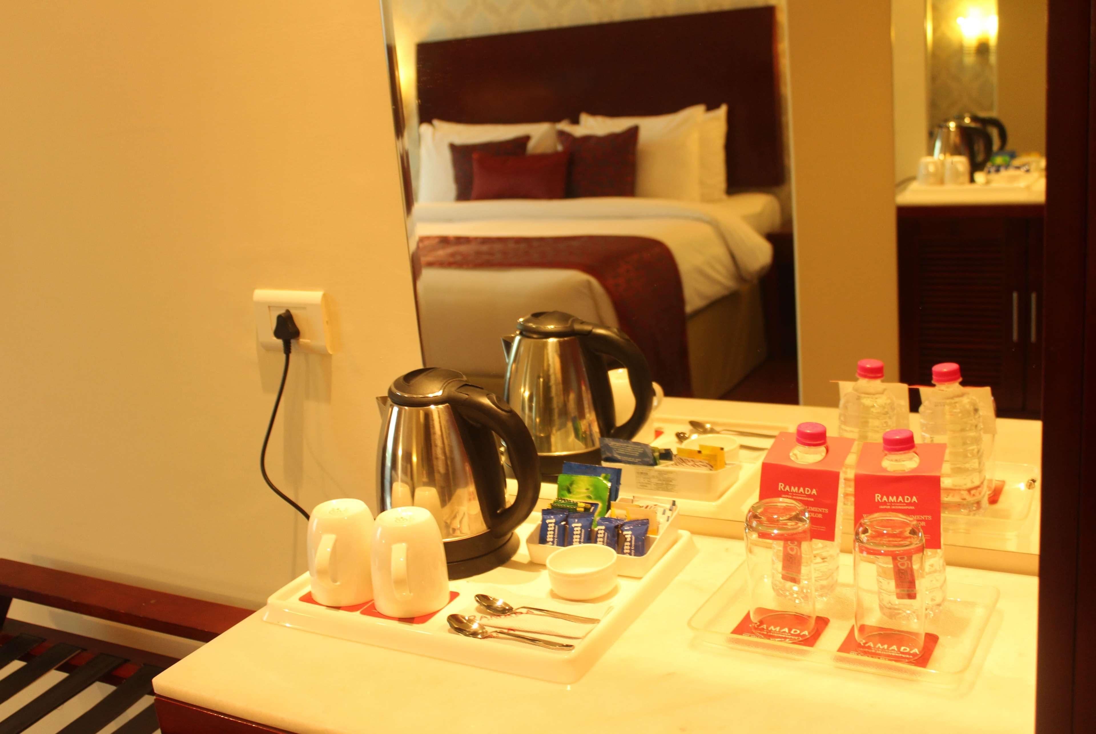 Ramada By Wyndham Jaipur Jaisinghpura Hotell Exteriör bild