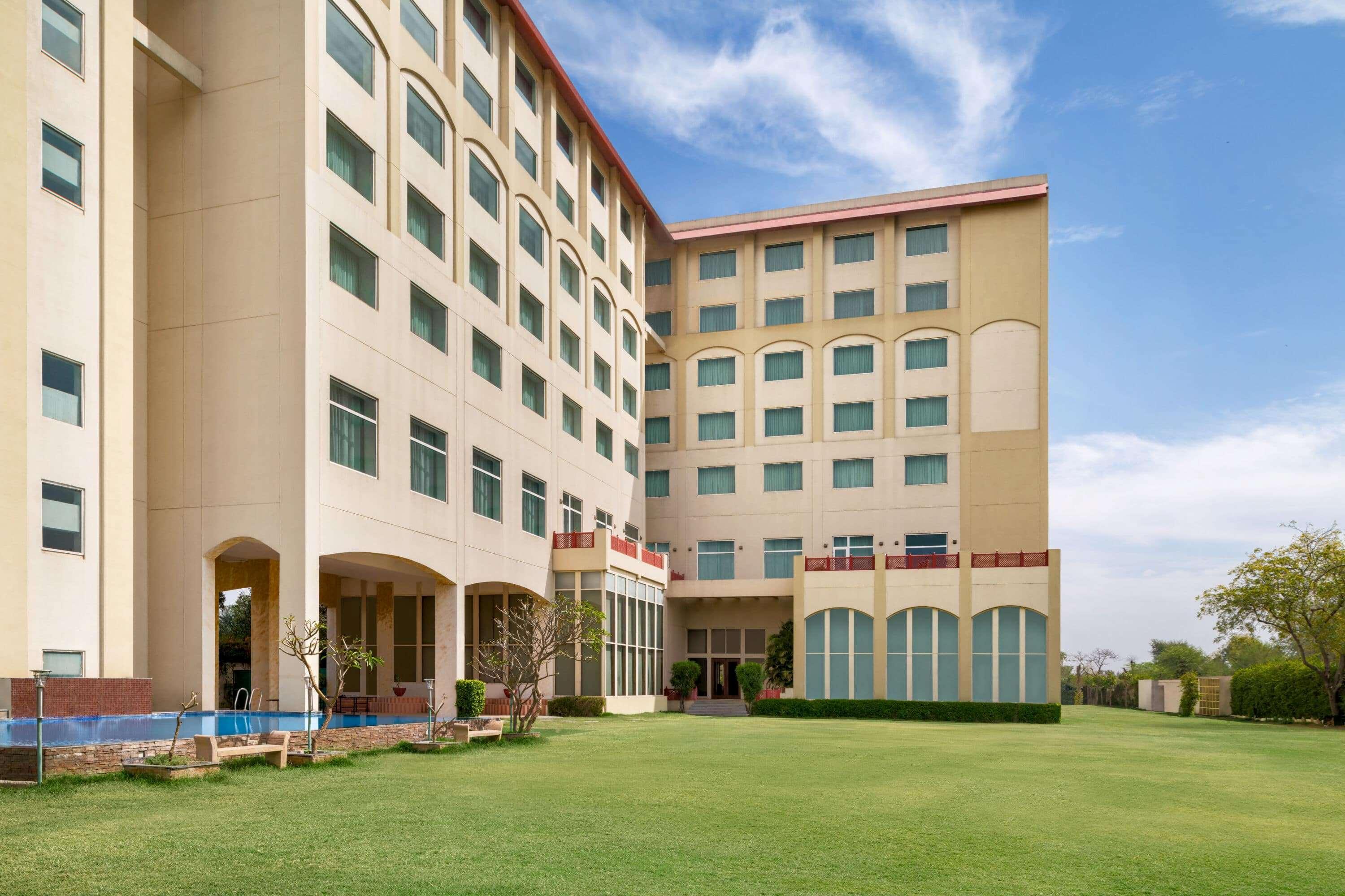 Ramada By Wyndham Jaipur Jaisinghpura Hotell Exteriör bild