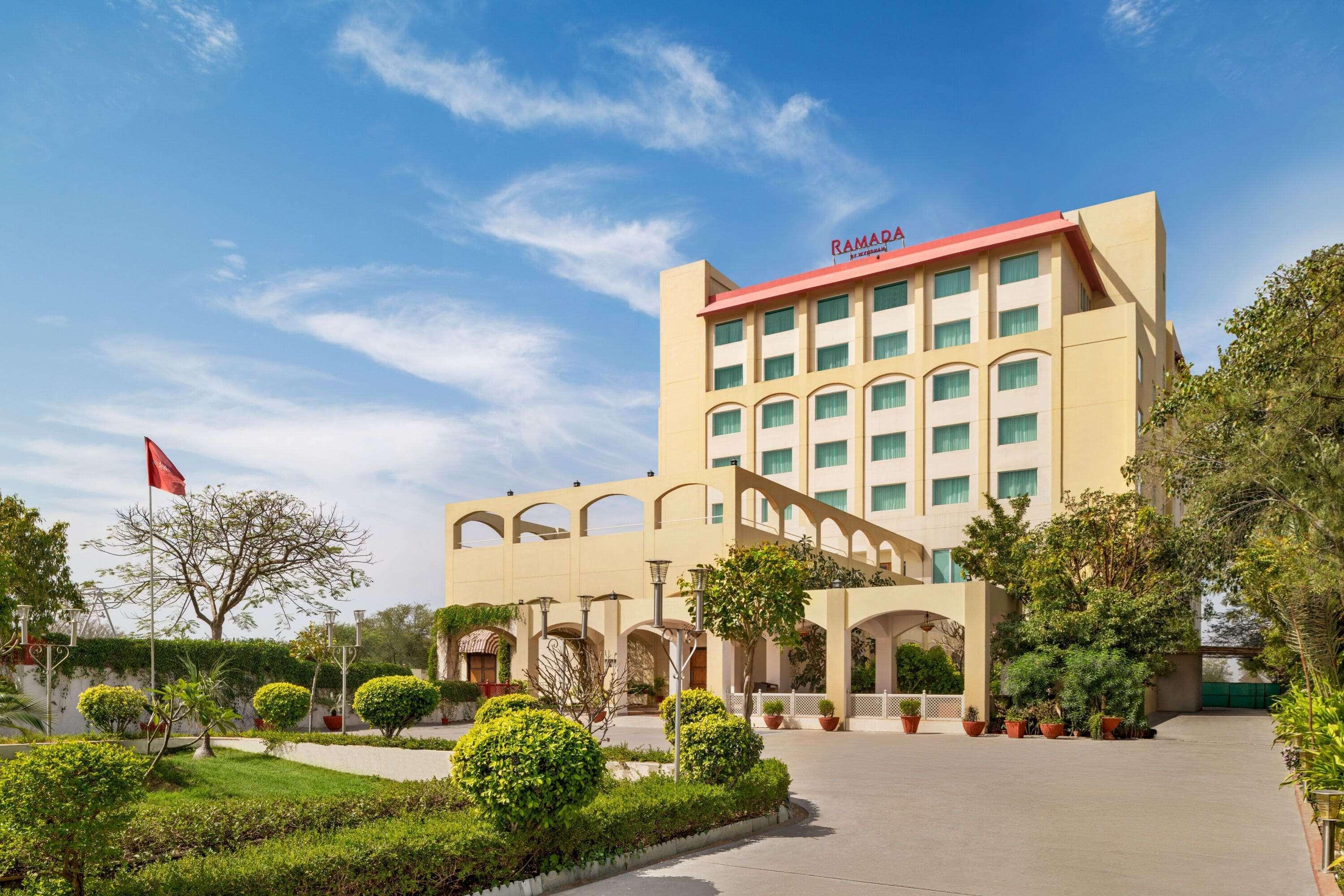 Ramada By Wyndham Jaipur Jaisinghpura Hotell Exteriör bild