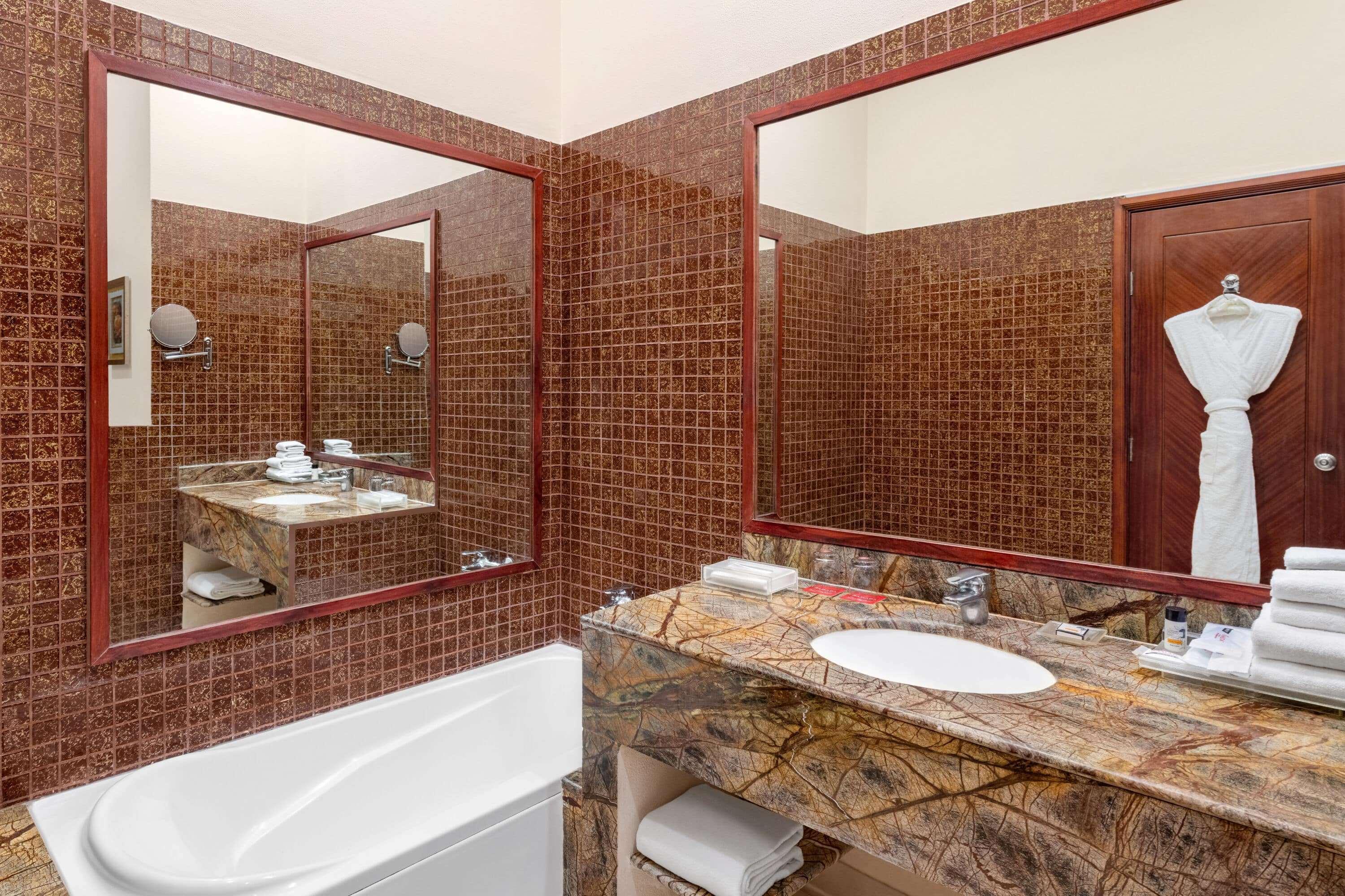 Ramada By Wyndham Jaipur Jaisinghpura Hotell Exteriör bild