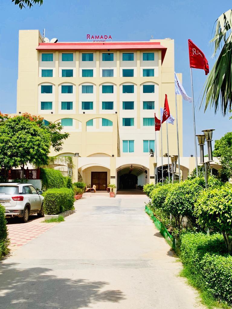 Ramada By Wyndham Jaipur Jaisinghpura Hotell Exteriör bild